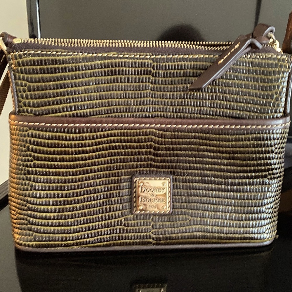 Dooney & Bourke cross body bag